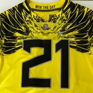 Mens size medium Oregon university jersey